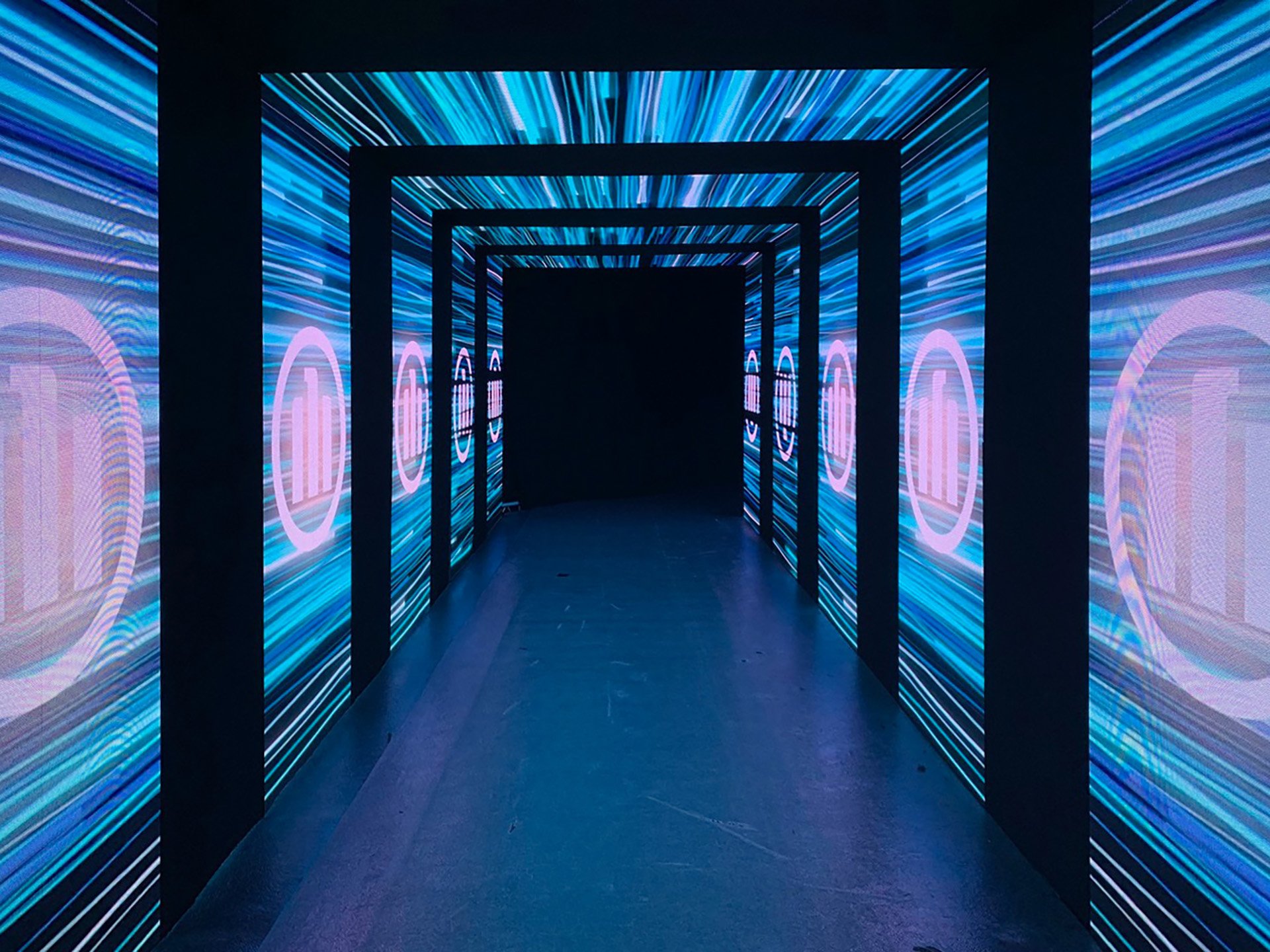 Tunnel immersif LED Allianz