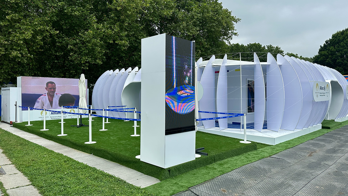 Allianz Arena — Couloir lumineux